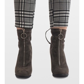 Grüne Wildlederstiefeletten am C-7179 Post 1