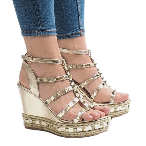 Sandalen mit goldenem Keilabsatz VS-368 2