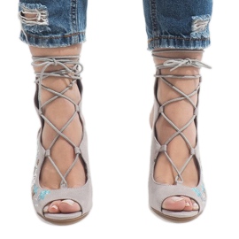 Graue offene Stiefel am Pfosten 1610-223 2