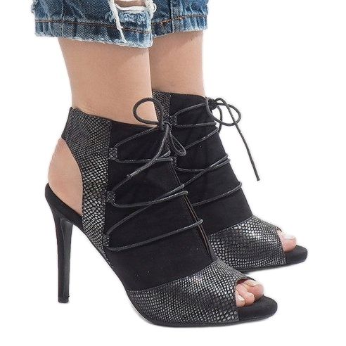 Schwarze offene Stiefel auf einem HF168-3 Absatz 1