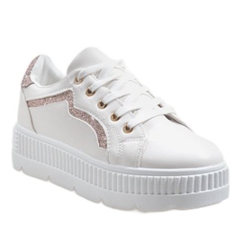 Weiße Sneaker auf der BM1980-Plattform 1