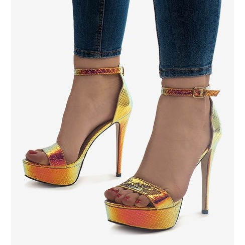 Goldene Sandalen mit schillernden Absätzen 8338-19 1