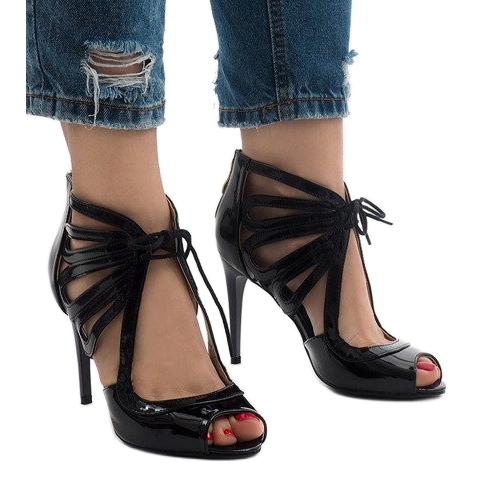 Schwarze offene Lackstiefel C-003 2