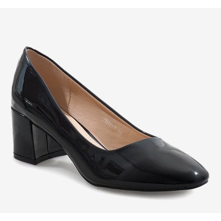 Schwarz lackierte Pumps am Pfosten 7501-1 1