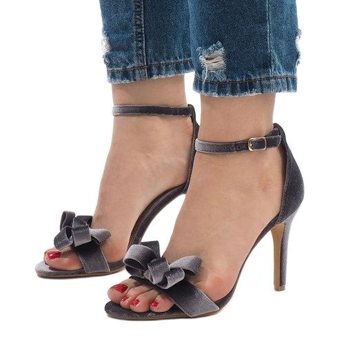 Graue Wildledersandalen mit Schleife LB-291 1