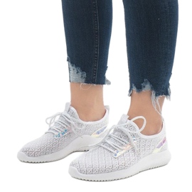 Weiße Mesh-Sportschuhe G8347-1 1