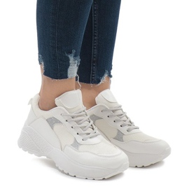 Weiße Sportschuhe BY-080 1