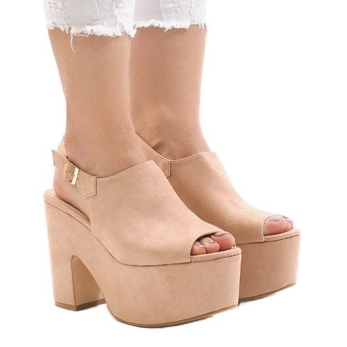 Rosa Sandalen auf einem massiven 8263CA-Block 1