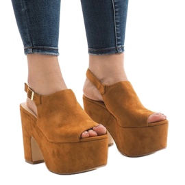 Camel Sandalen auf einem massiven 8263CA Block beige 1