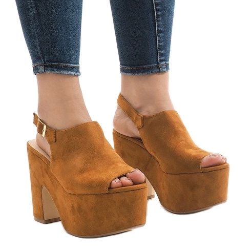 Camel Sandalen auf einem massiven 8263CA Block beige 1