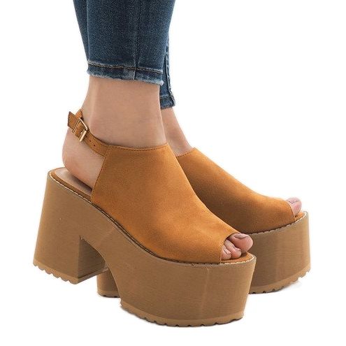 Camel Sandalen auf einem massiven B8290 Block braun 2