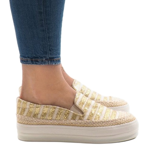 Goldene Espadrilles-Sneaker auf der GH001-Plattform 1