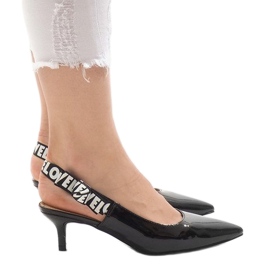 Schwarze Pumps auf einem HD-28-Absatz 1