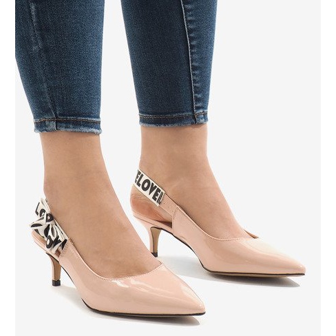 Pinke Pumps auf einem HD-28-Absatz rosa 1