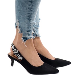 Schwarze Pumps auf einem HD-33-Absatz 1