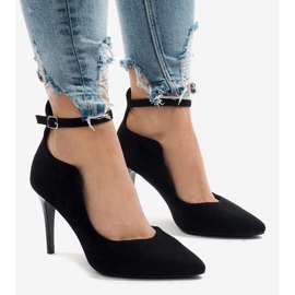 Schwarze Pumps auf B-54-Absatz 1