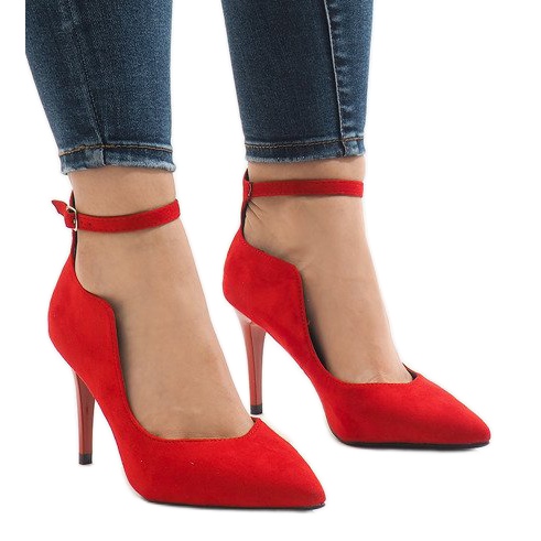 Rote Stiefel auf einem B-54-Absatz 1