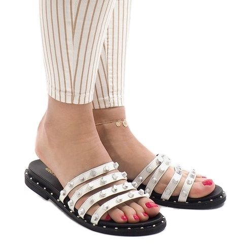 Weiße Hausschuhe mit LK-2802 Nieten 1