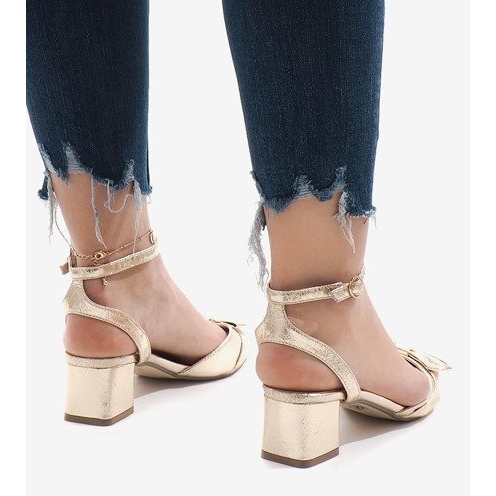 Sandalen mit goldenem Absatz 1702-2 2