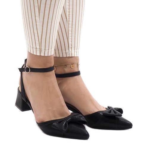 Schwarze Sandalen mit hohen Absätzen 1702-2 1