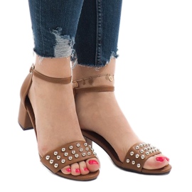 Kamelfarbene Sandalen mit hohem Absatz 173-856 braun 1