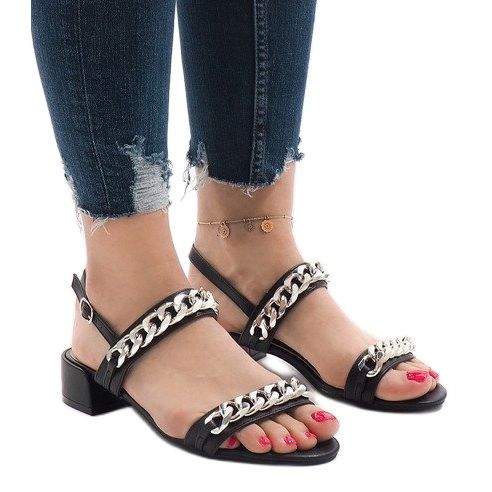 Schwarze Sandalen mit hohen Absätzen 77-15 1