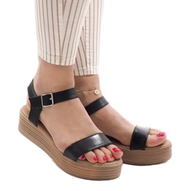 Schwarze Sandalen auf der Plattform 22-07 1