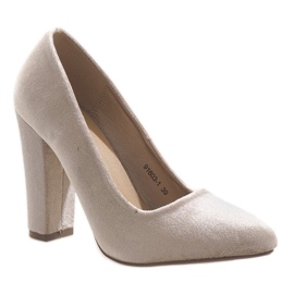 Beige Velourspumpen an der Säule 91603-1 1