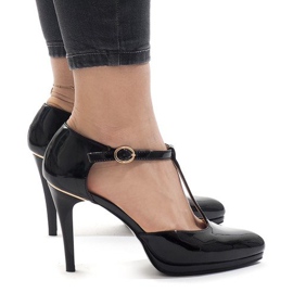 Schwarze Pumpen an der A509-22-1-Säule 1