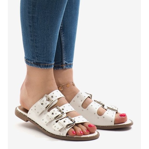 Weiße Hausschuhe mit Nieten und Schnalle F-3659 1