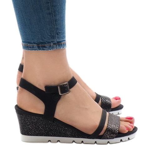 Schwarze Sandalen auf der Plattform Y-8217 1