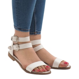 Weiße flache Sandalen mit 170er Schnalle 1