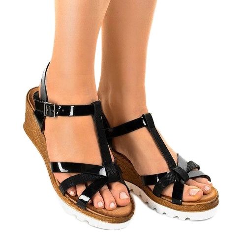 Schwarze Sandalen auf der FD-67-Plattform 1