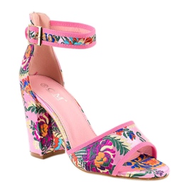 Rosa Sandalen am Pfosten 77-14 1