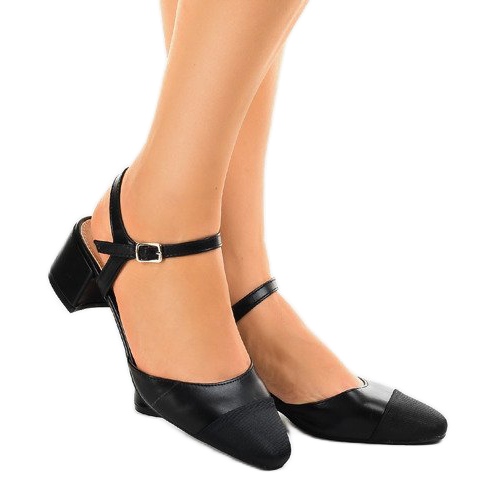 Schwarze Pumps am 5095 Pfosten 1