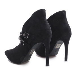 Schwarze Stiefel auf einem Stilettoabsatz Karine 1