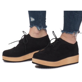 Schwarze Brogues auf der Danielle-Plattform 1