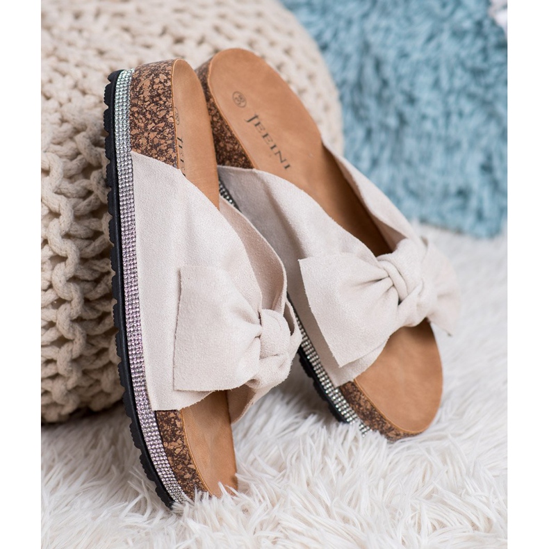 SHELOVET Wildlederhausschuhe mit Kristallen beige 2