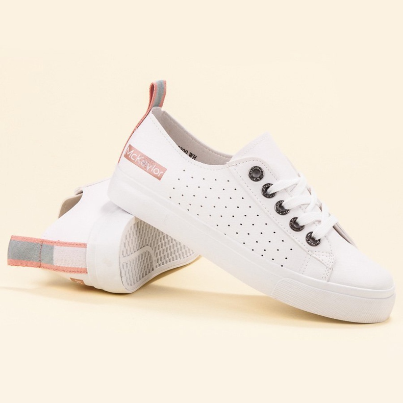 Weiße MCKEYLOR Schuhe 1