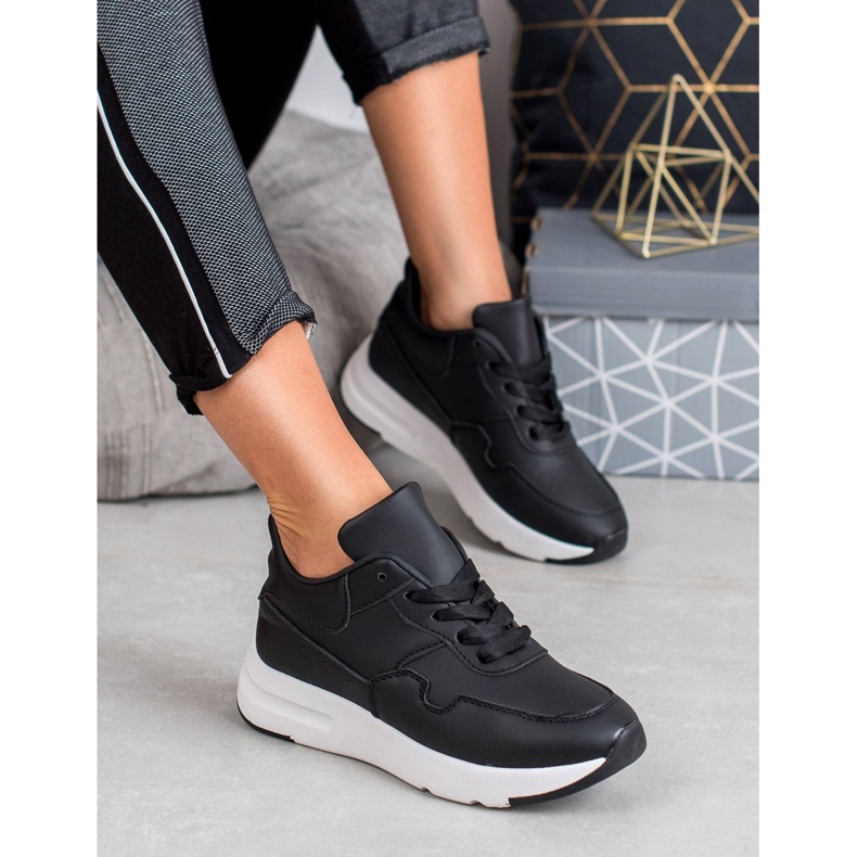 SHELOVET Schwarze Turnschuhe 1