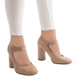 Beige Pumpen an der M083-Säule 1