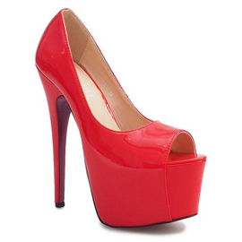 Hochlackierte Pins auf der roten Plattform D913 1