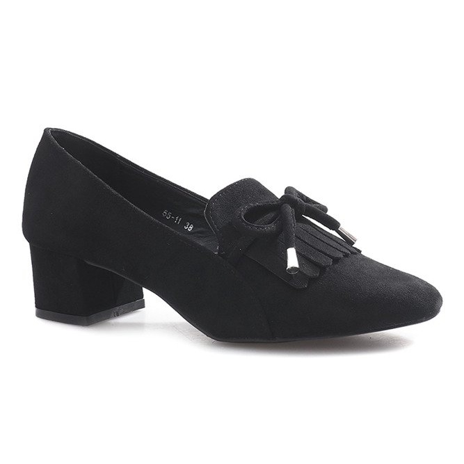 Schwarze Pumps an der Herzsäule 1