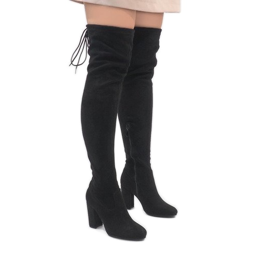 Schwarze Wildlederstiefel am ZH811 Pfosten 1