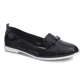Schwarz lackierte Loafer von Miss Laura 1