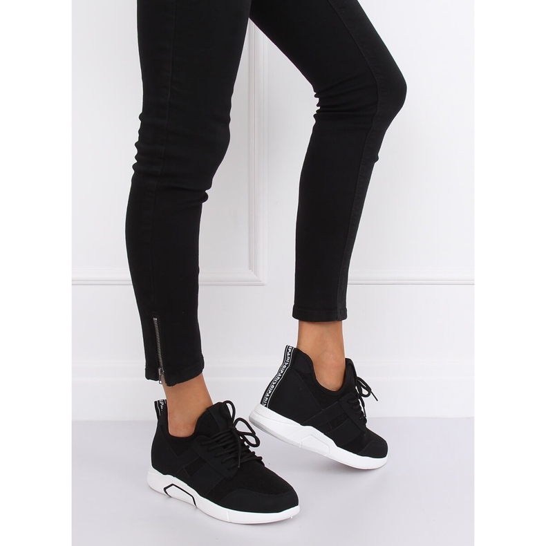 Schwarze Sportschuhe X-9762 Schwarz 1