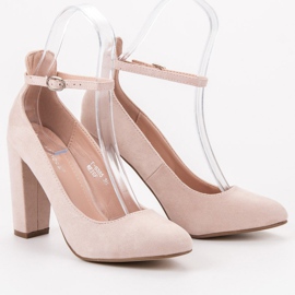 Ideal Shoes Pumps mit Schnalle befestigt braun 1