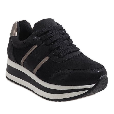 Schwarze Sneaker auf der 99-09-Plattform 1