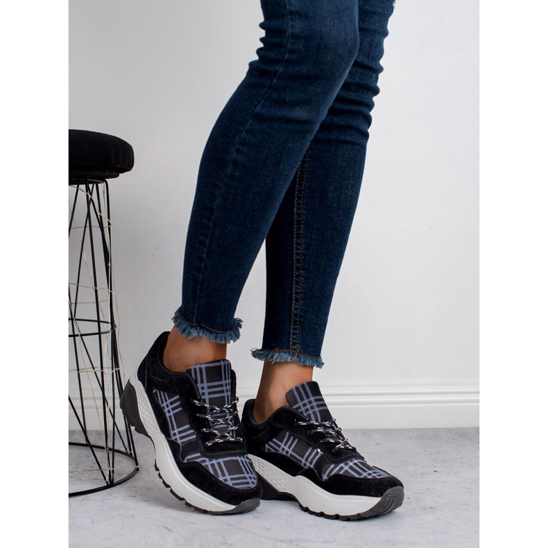 SHELOVET Schwarze Turnschuhe 1