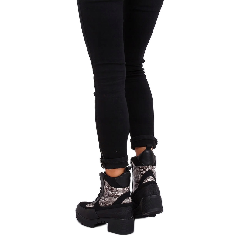 Schwarze Damenstiefel 99-58 Snake Skin 1